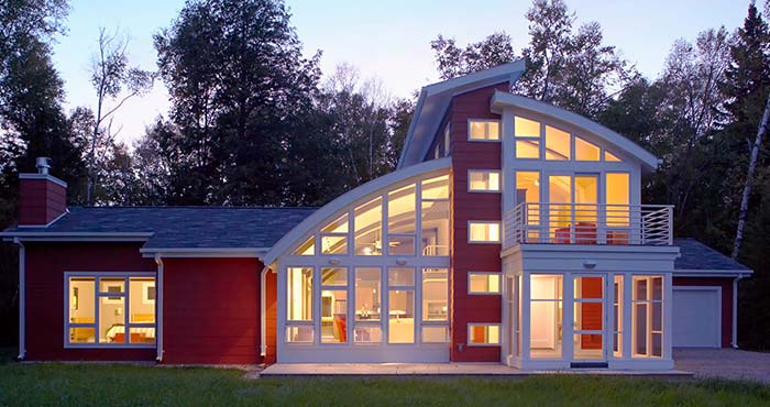 Kipnis Architecture + Planning Sturgeon Bay home at dusk